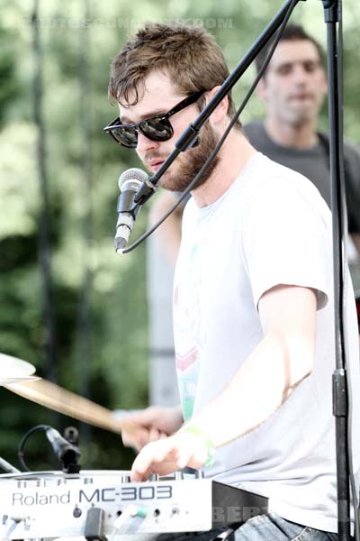 SUUNS - 2011-05-29 - PARIS - Parc de la Villette - 